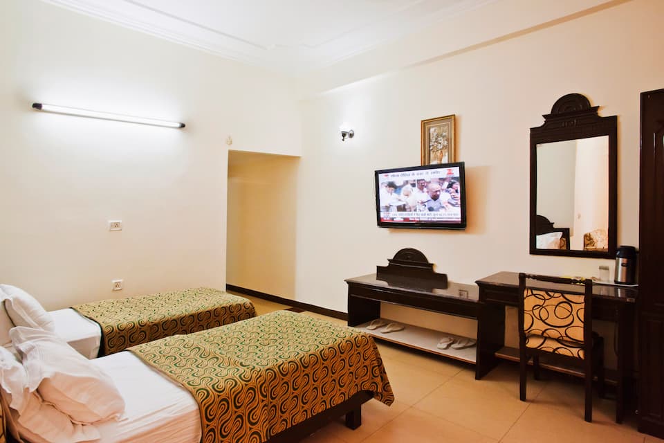Twin Bed Suite Room